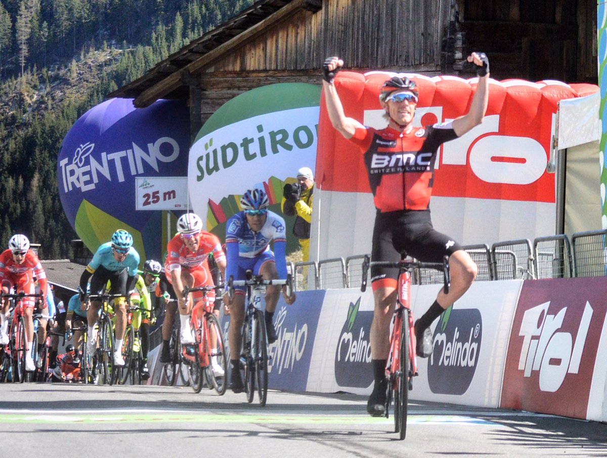 Tour of the Alps: Dennis il più veloce, cambia padrone la maglia da leader 