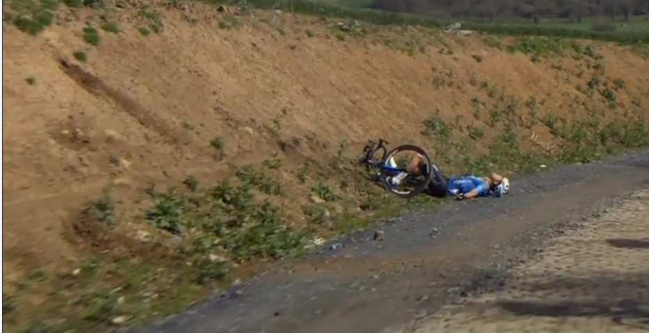Michael Goolaerts caduto alla Roubaix: è grave