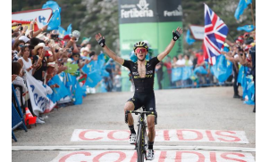 Vuelta: colpo doppio per Simon Yates