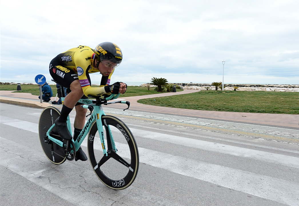 Tirreno-Adriatico;vince Roglic per un solo secondo Battuto Adam Yates per qualche pedalata in più in crono di oggi