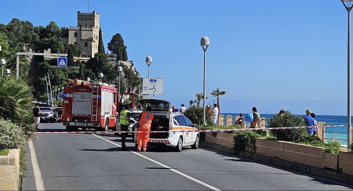Tragedia sull’Aurelia a Bogliasco: auto travolge un gruppo di ciclisti, due morti